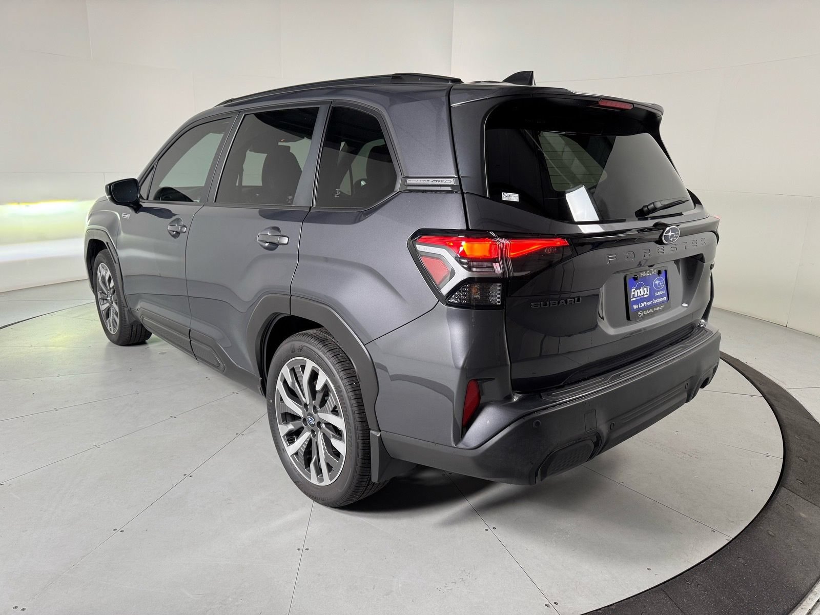 Used 2025 Subaru Forester Touring w/ Touring Package AWD/4WD image 3