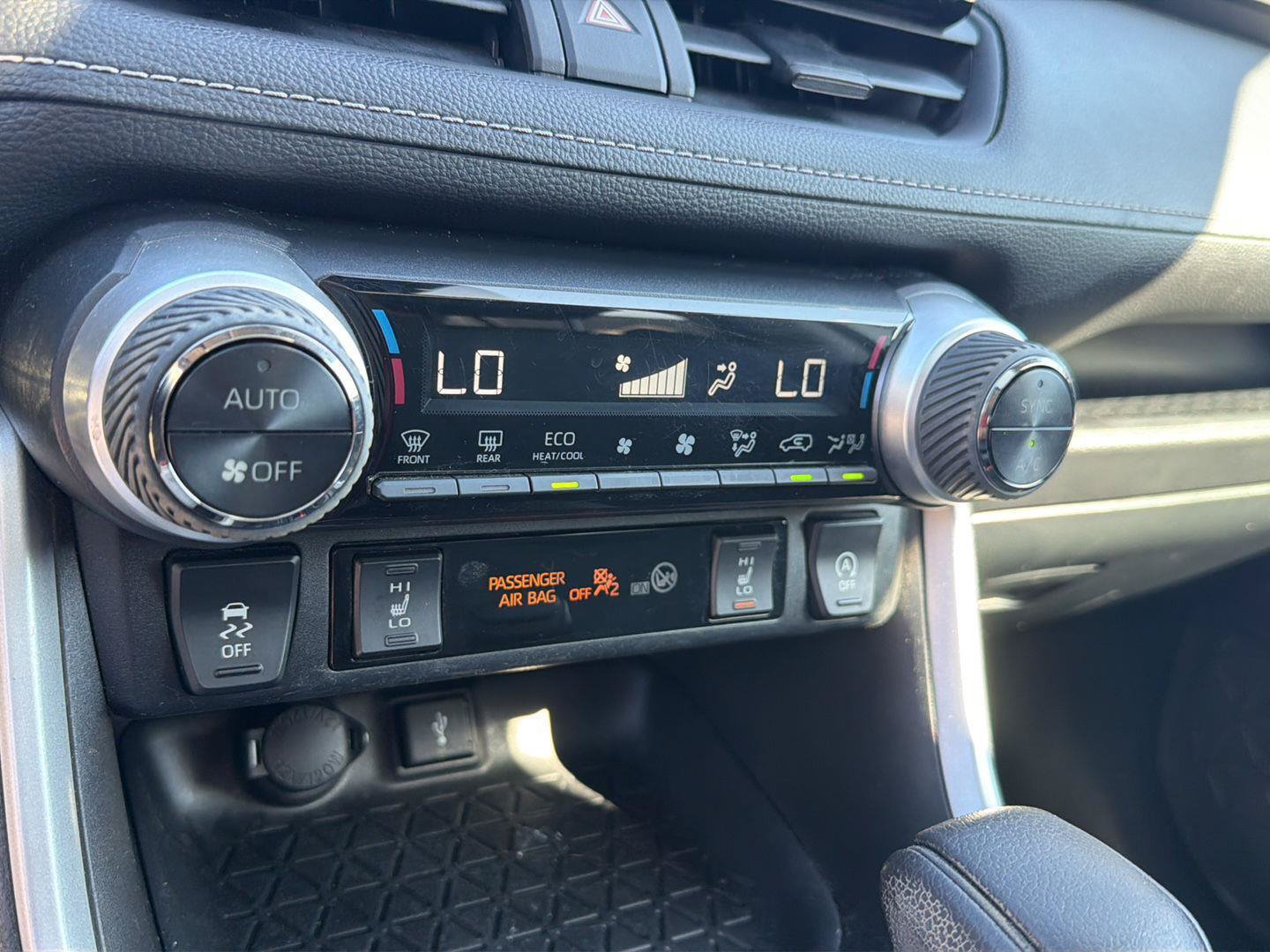 Used 2021 Toyota RAV4 XLE w/ Convenience Package AWD/4WD image 27