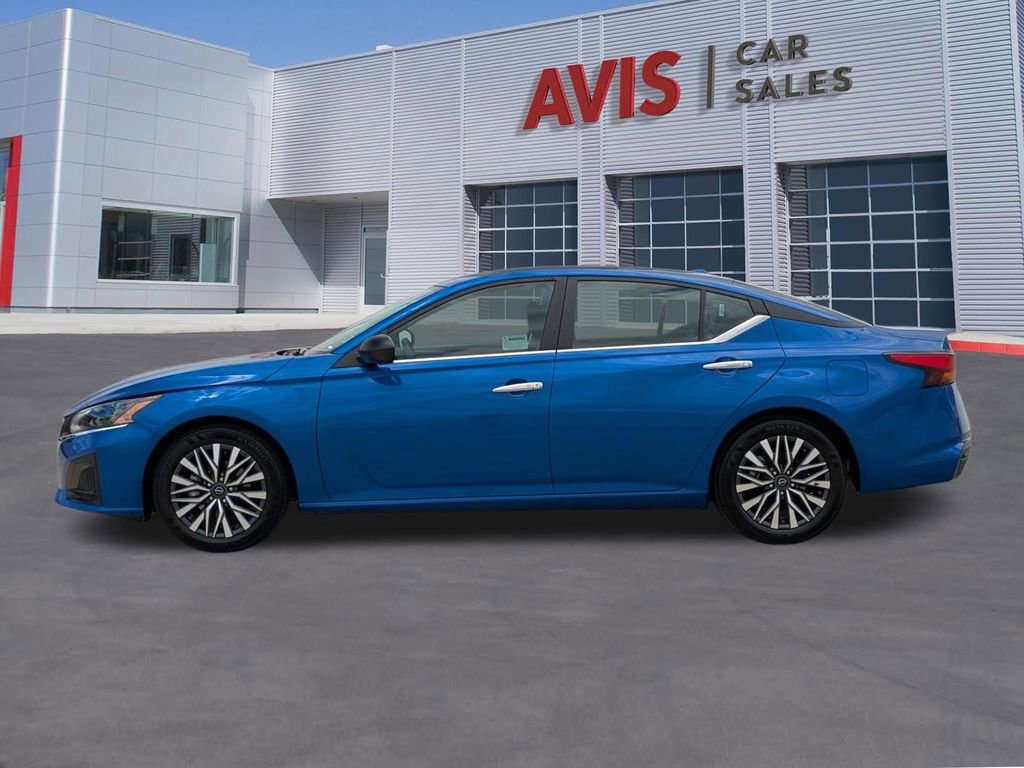 Used 2025 Nissan Altima 2.5 SV FWD image 10