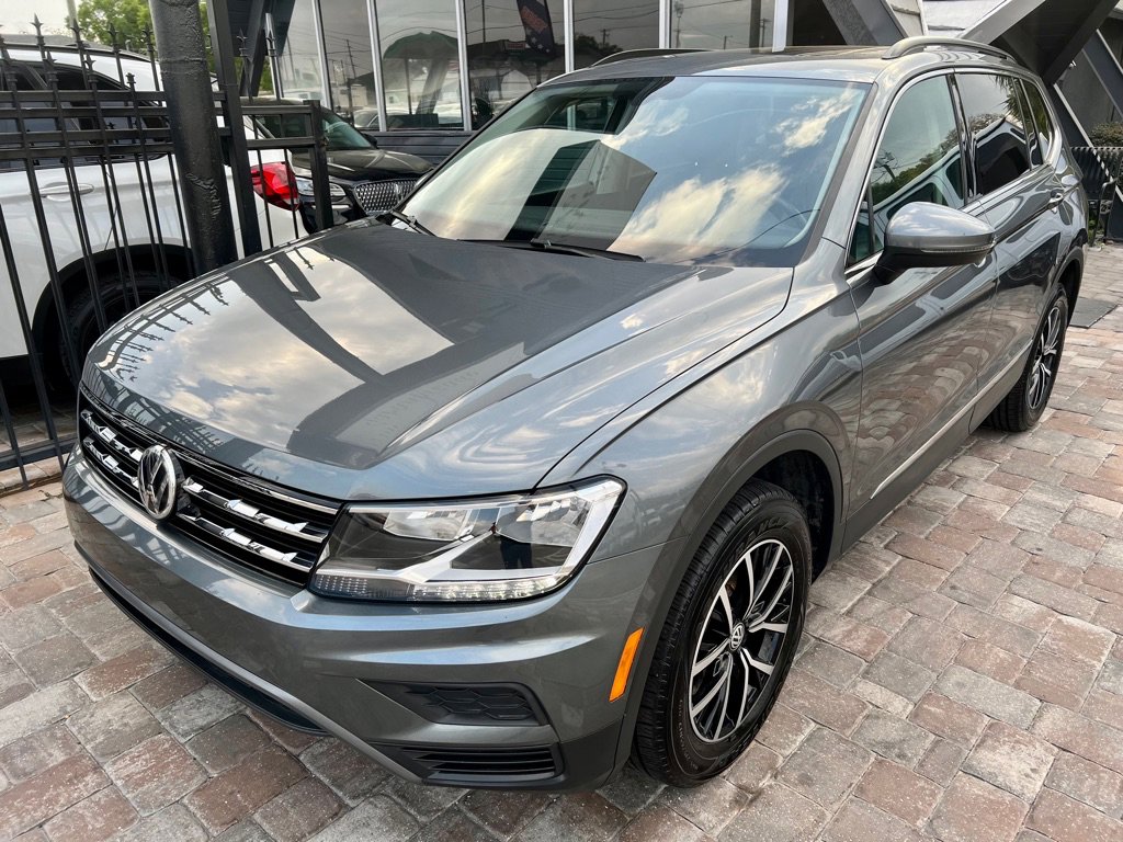Used 2021 Volkswagen Tiguan SE w/ Panoramic Sunroof Package FWD image 6
