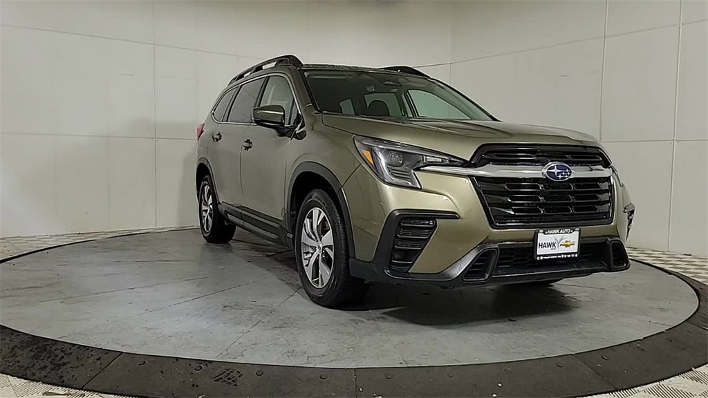 Used 2024 Subaru Ascent Premium w/ Convenience Package image 2