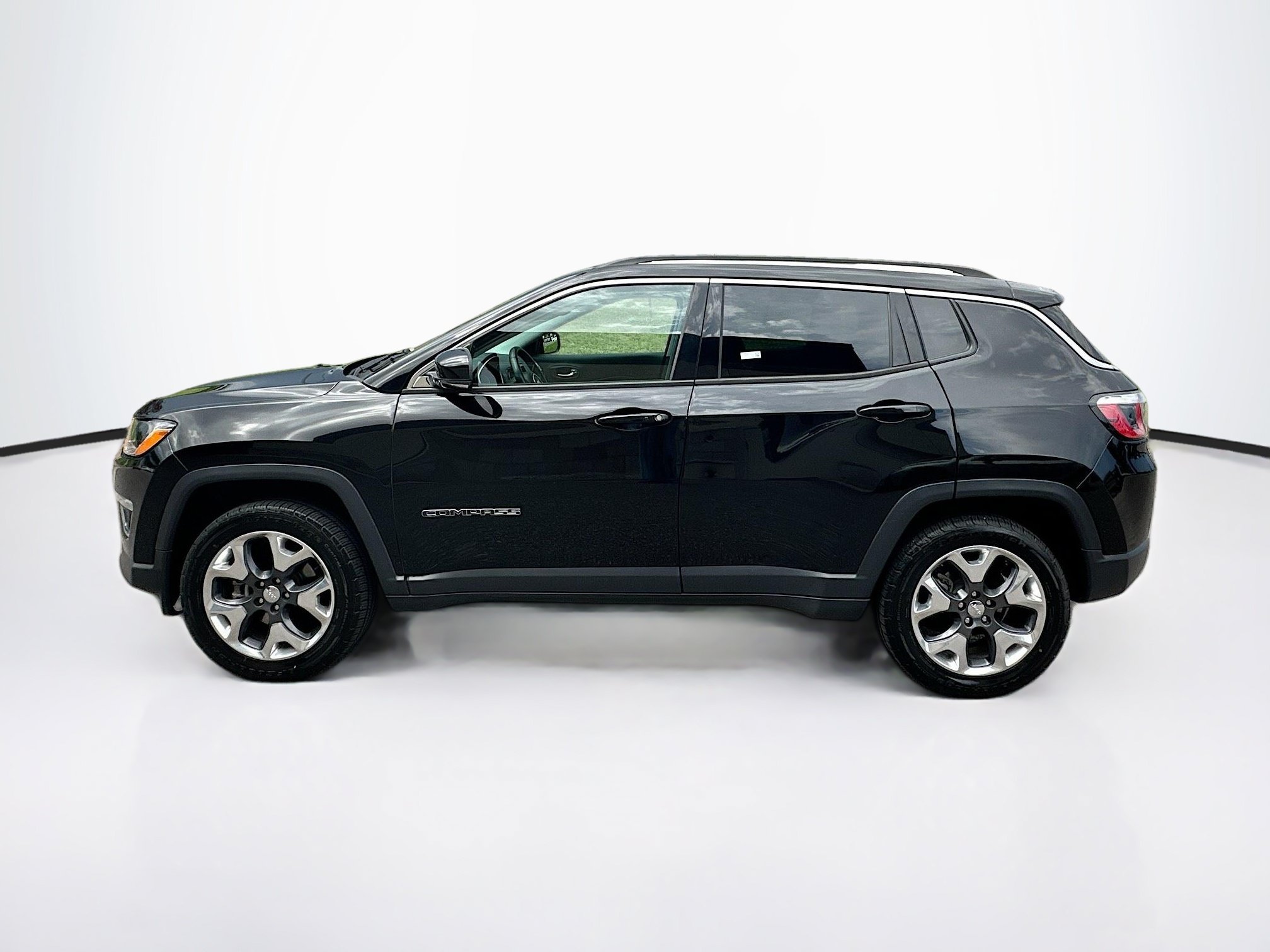 Used 2017 Jeep Compass Limited w/ Navigation Group AWD/4WD image 4
