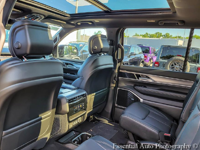 New 2026 Jeep Grand Wagoneer Limited w/ Premium Group II AWD/4WD image 16