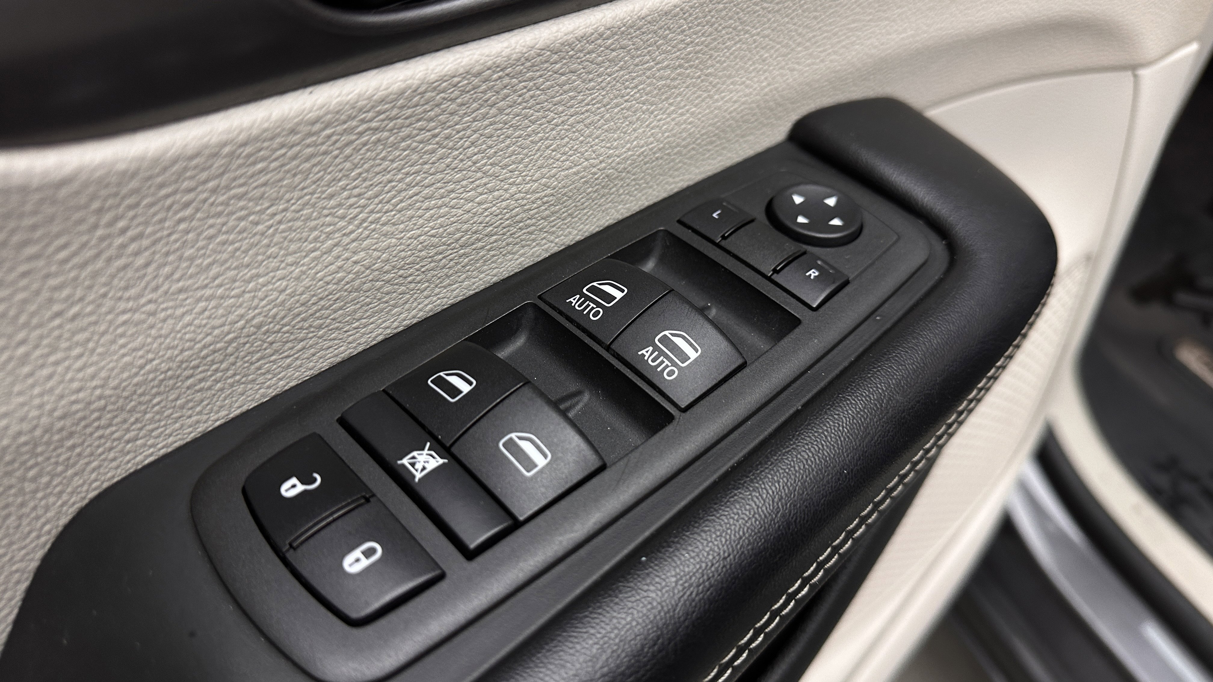 Used 2022 Chrysler Pacifica Touring-L FWD image 11