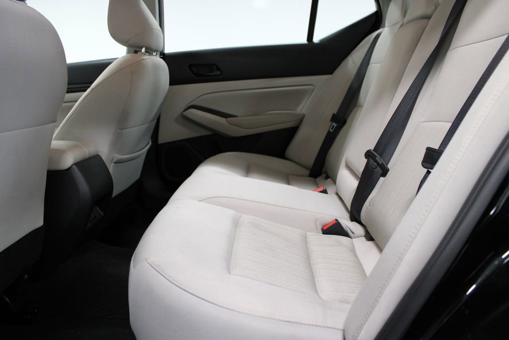 Used 2025 Nissan Altima 2.5 SV image 17