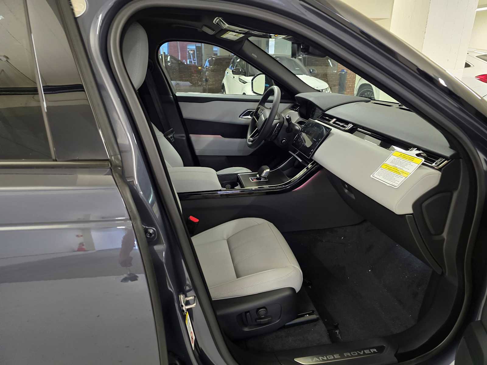 New 2026 Land Rover Range Rover Velar Dynamic SE image 11