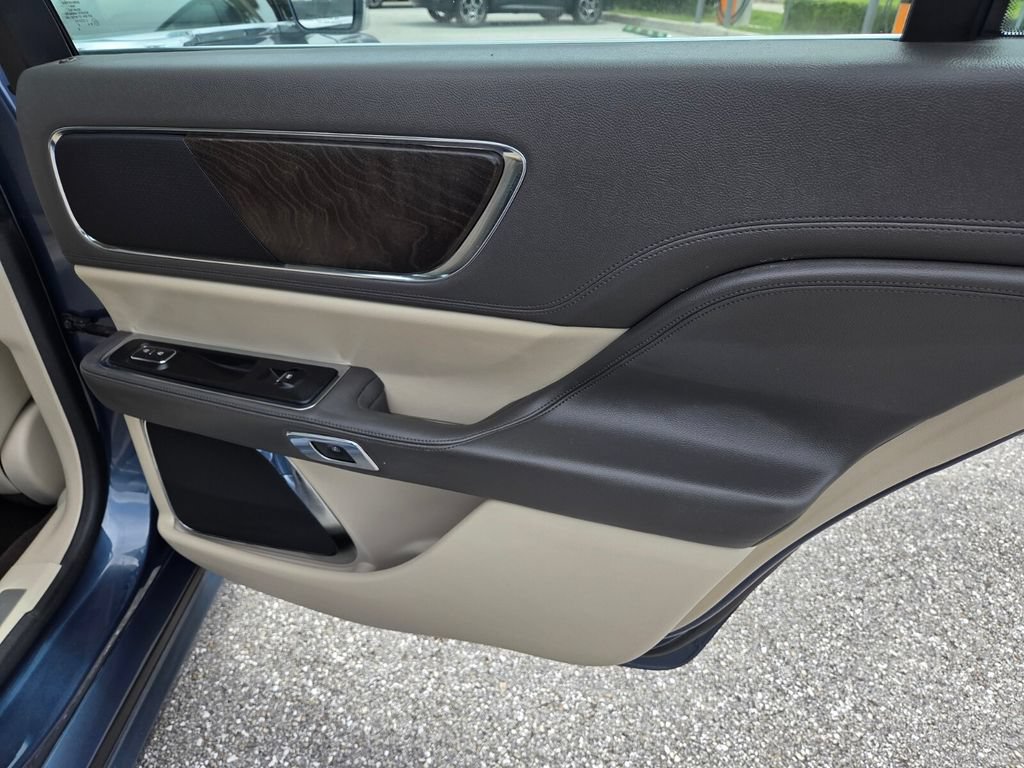Used 2019 Lincoln Continental Select FWD image 17