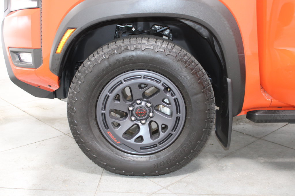 Used 2025 Nissan Frontier PRO-4X AWD/4WD image 43