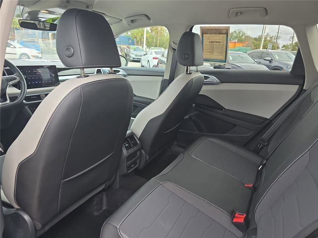 Used 2025 Volkswagen Taos SE image 11