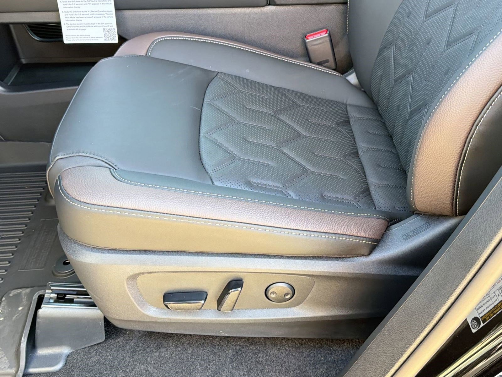 New 2026 Nissan Pathfinder Platinum image 14