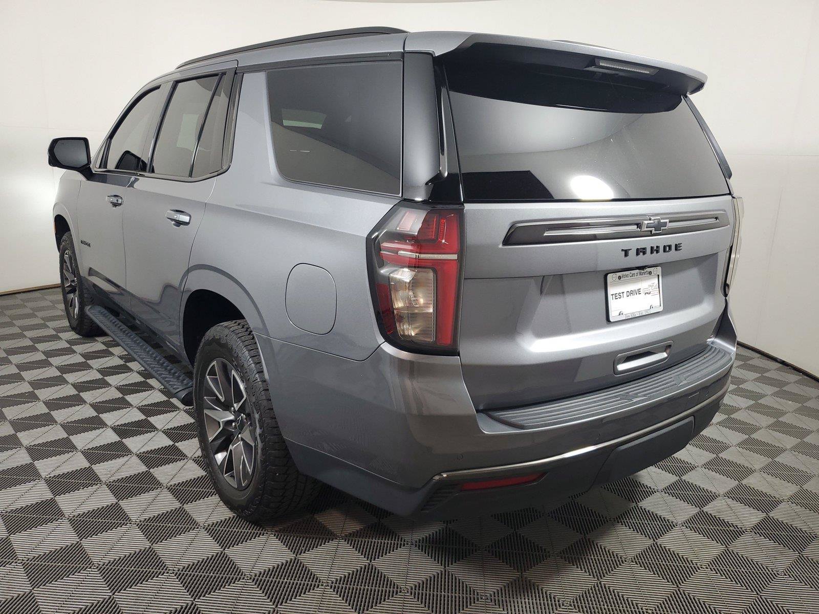 Used 2022 Chevrolet Tahoe Z71 w/ Luxury Package AWD/4WD image 4