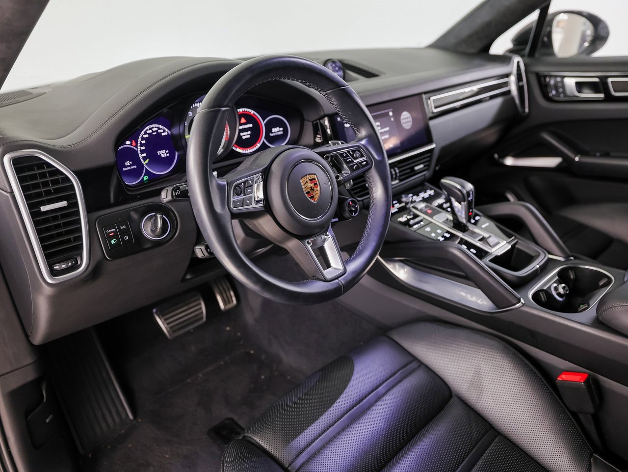 Certified 2022 Porsche Cayenne Turbo S image 4