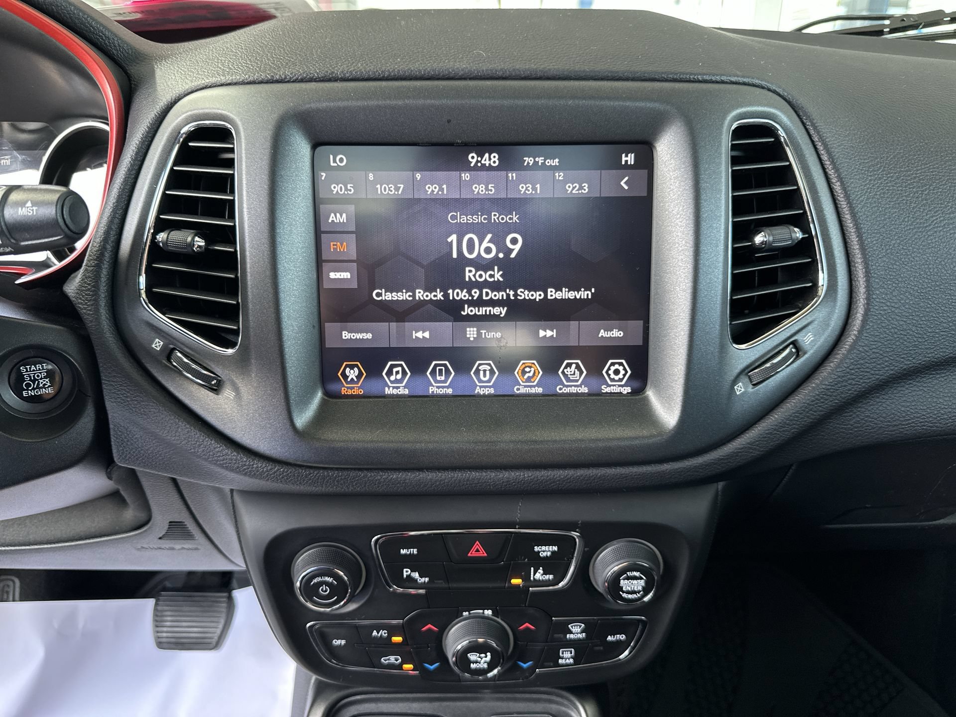 Used 2017 Jeep Compass Trailhawk w/ Leather Interior Group AWD/4WD image 13