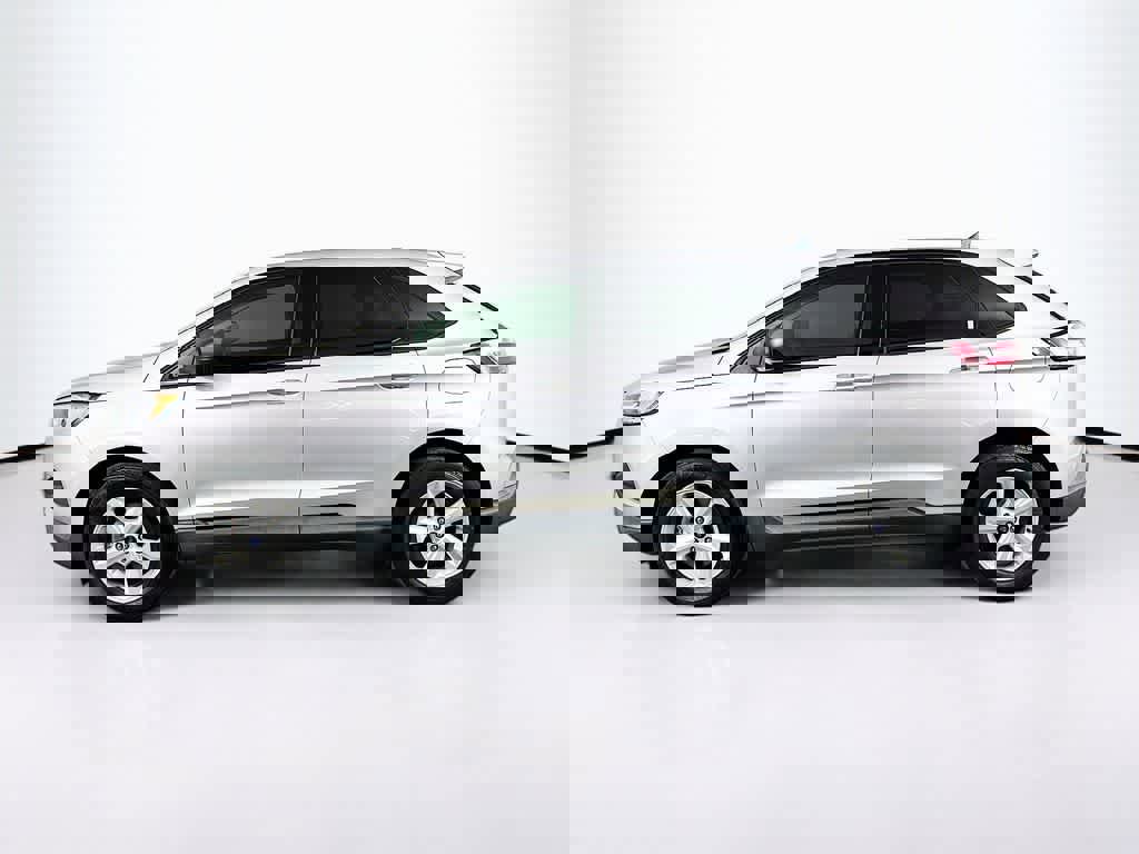 Used 2019 Ford Edge SE image 3