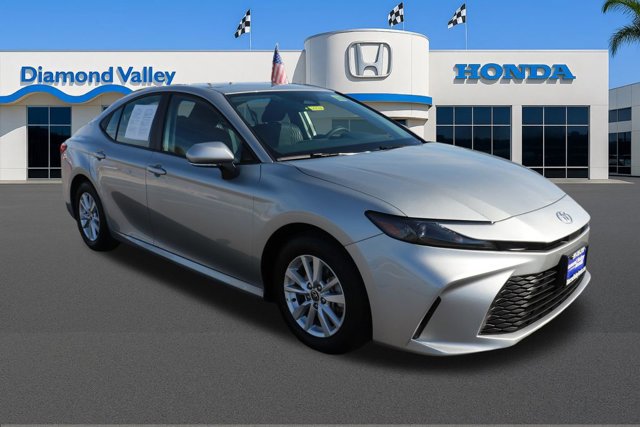 Used 2025 Toyota Camry LE image 1