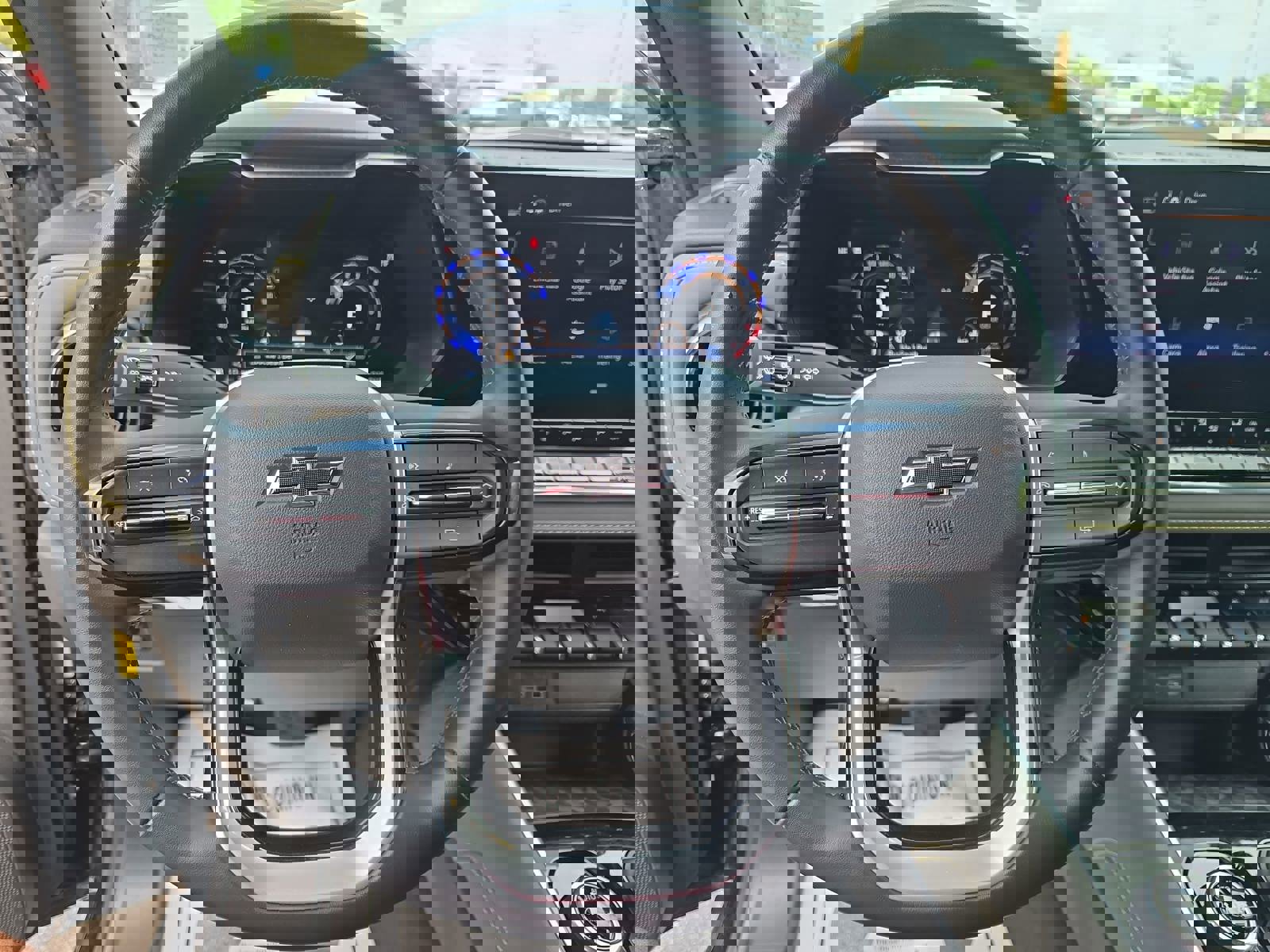 Used 2024 Chevrolet Colorado ZR2 w/ Technology Package image 17