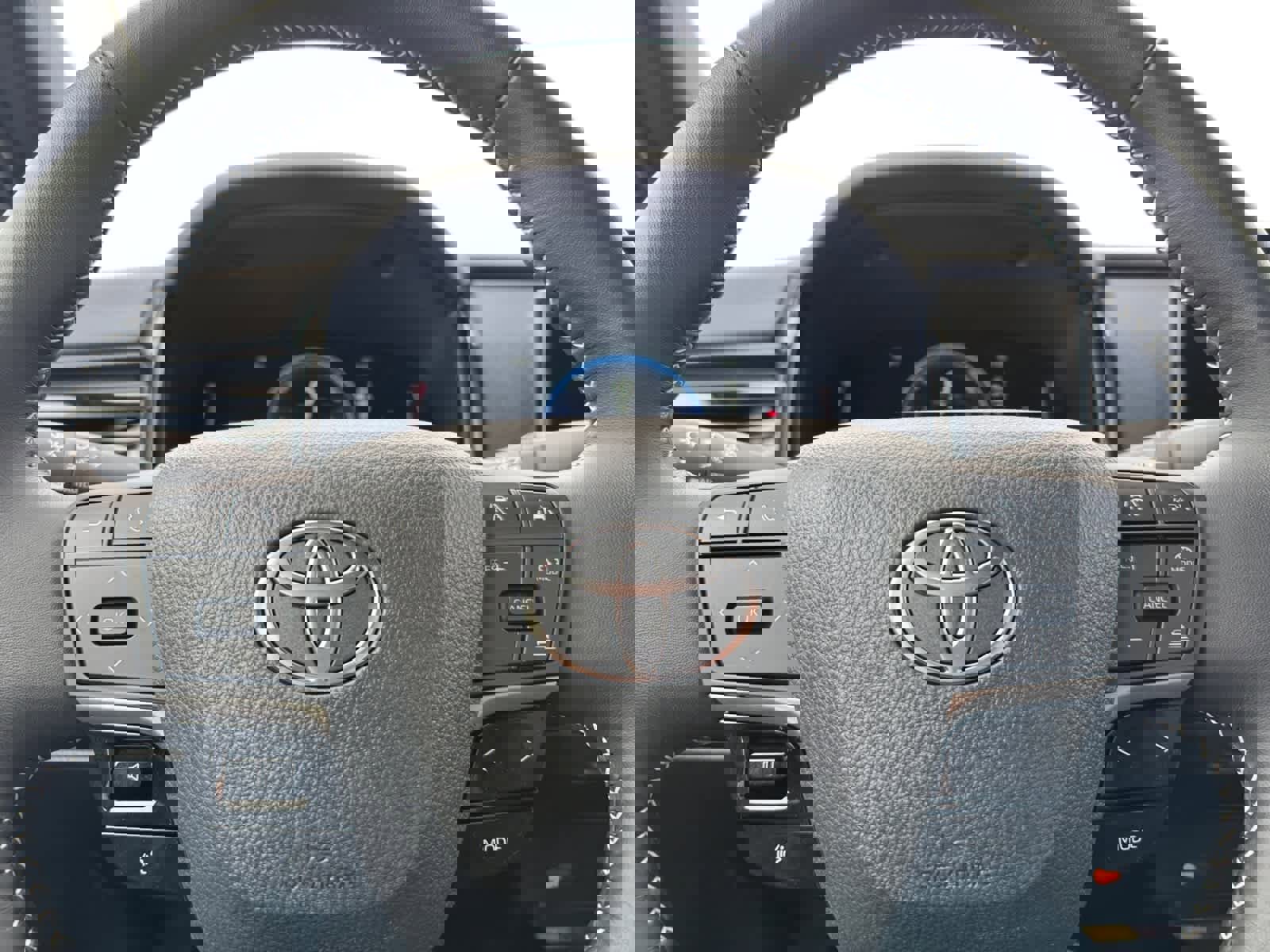 Used 2025 Toyota Camry SE image 17