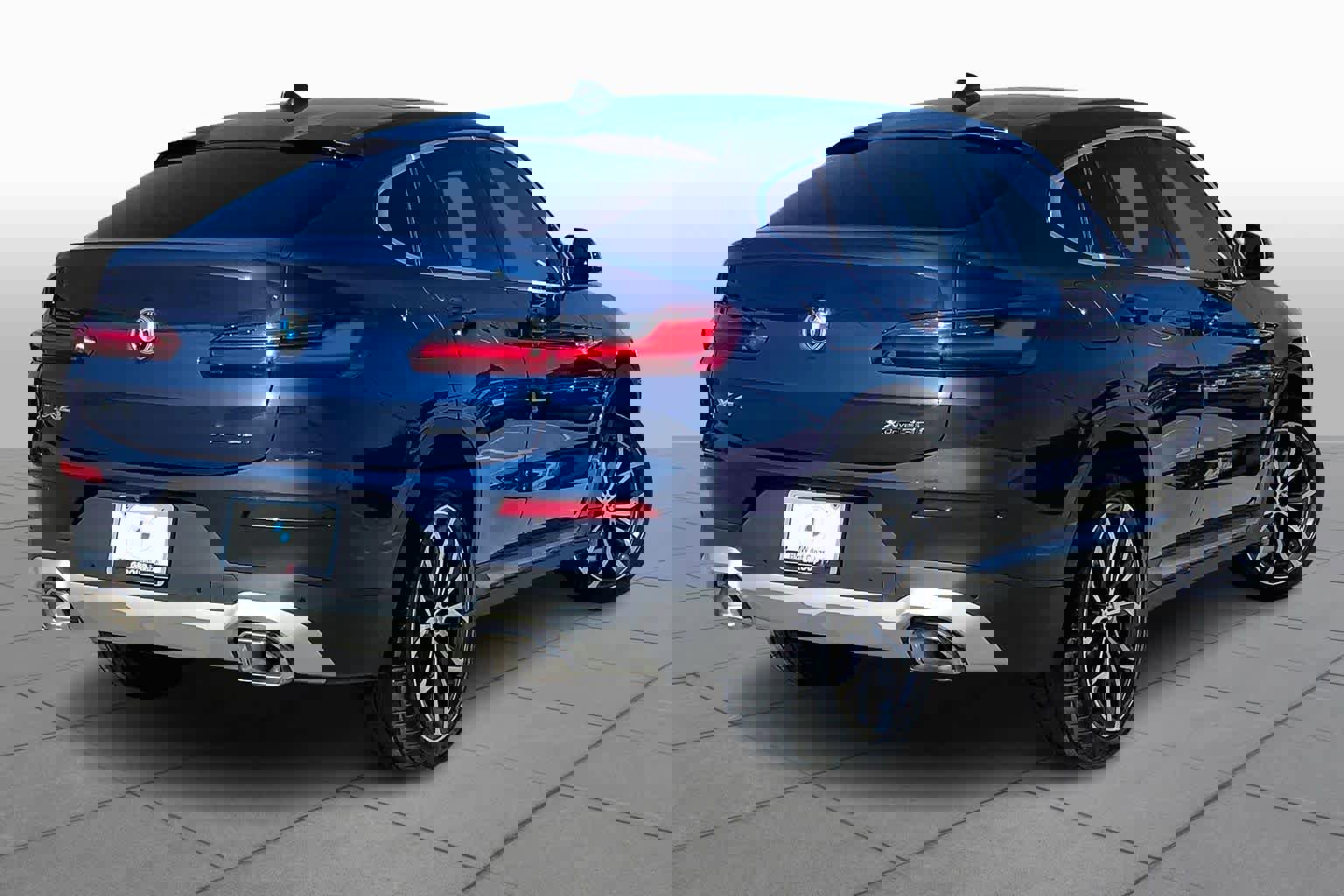 Used 2024 BMW X4 xDrive30i w/ Premium Package image 12