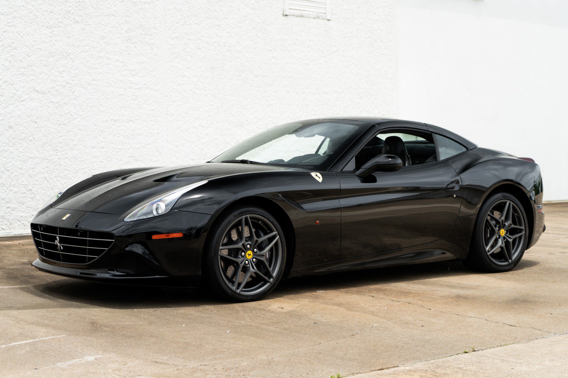 Used 2018 Ferrari California T RWD image 15