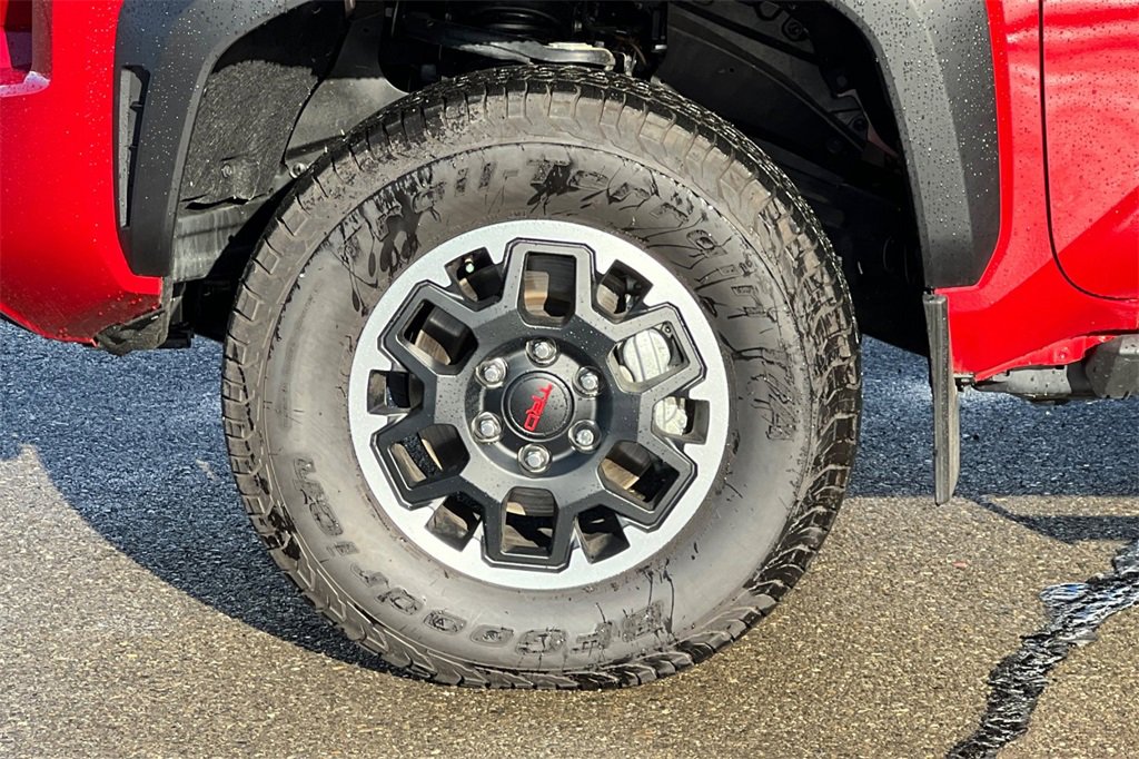 Used 2024 Toyota Tacoma TRD Off-Road image 28