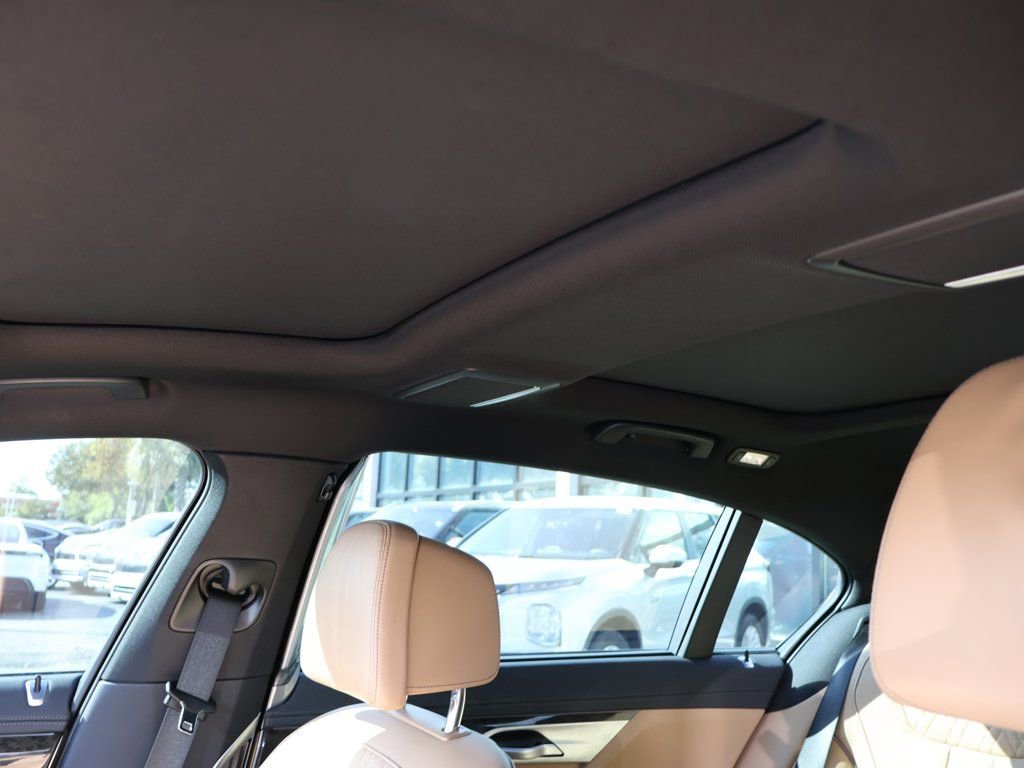 Used 2022 BMW 740i w/ M Sport Package image 24