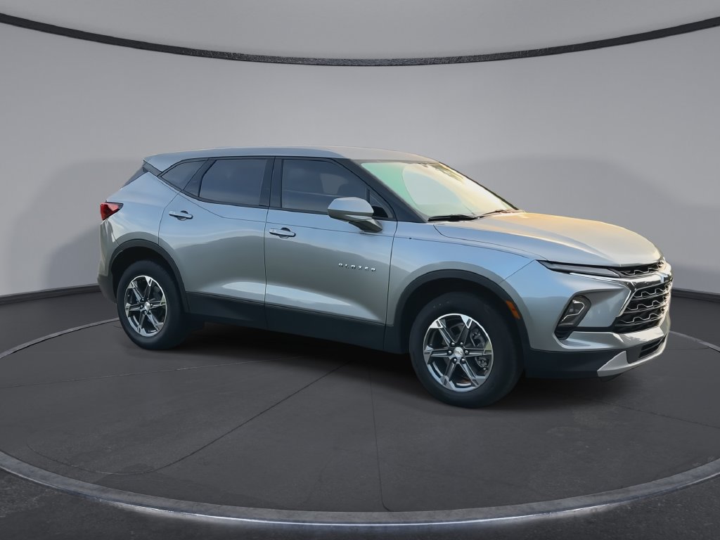 Used 2025 Chevrolet Blazer LT w/ Driver Confidence Package FWD image 2