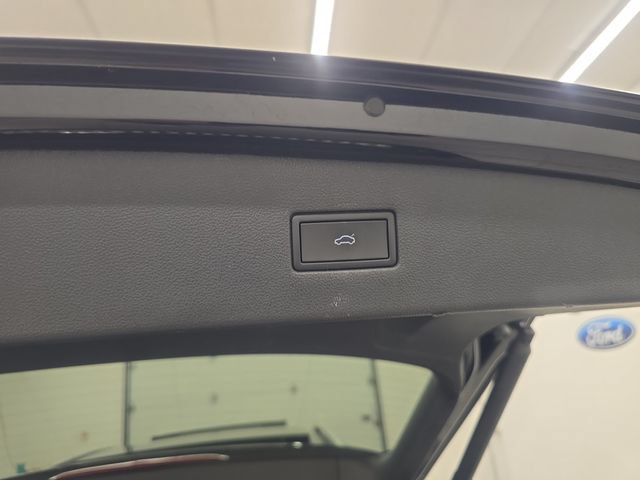 Used 2024 Volkswagen Tiguan Wolfsburg Edition FWD image 16