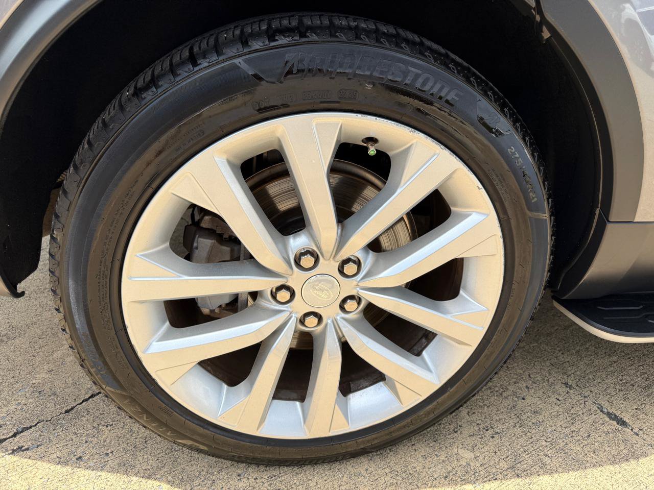Used 2022 Land Rover Discovery S AWD/4WD image 12