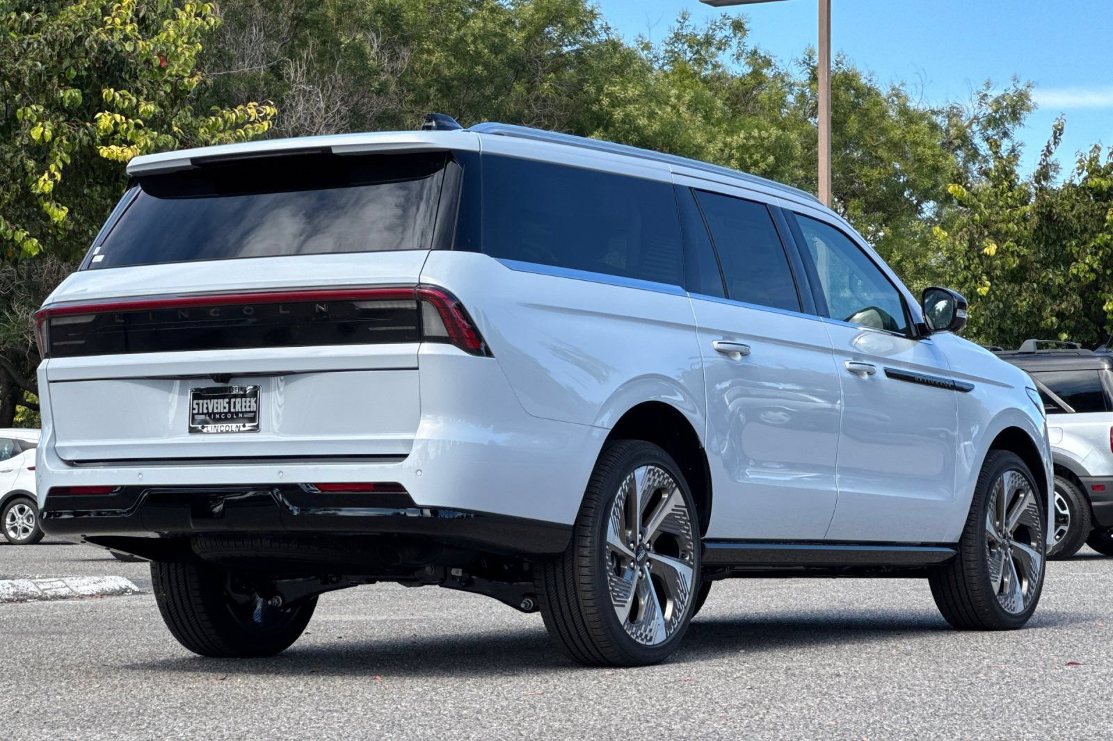 New 2026 Lincoln Navigator L Black Label AWD/4WD image 4