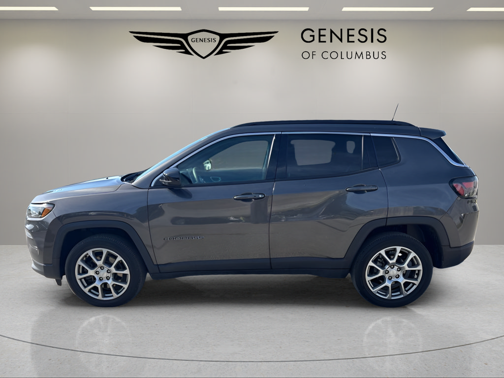 Used 2023 Jeep Compass Latitude w/ Sun and Sound Group AWD/4WD image 2