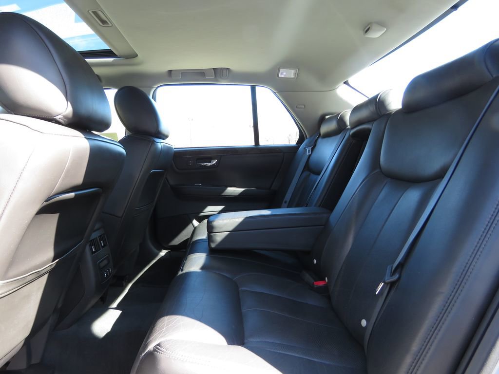 Used 2010 Cadillac DTS Luxury FWD image 19