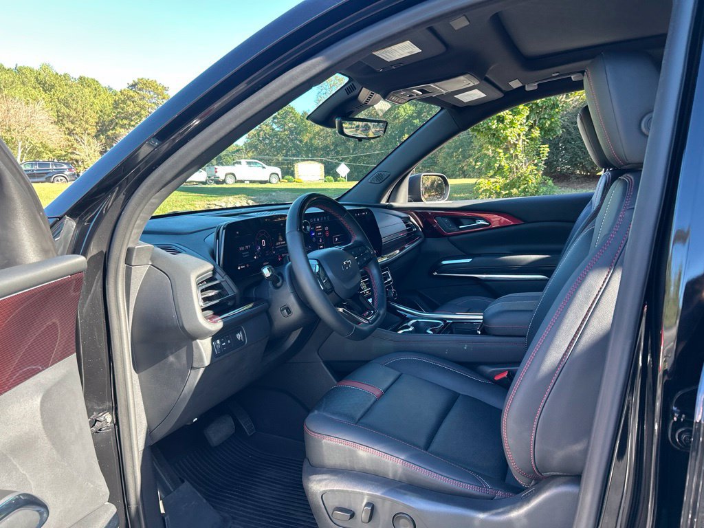 Used 2024 Chevrolet Traverse RS w/ LPO, Floor Liner Package FWD image 38