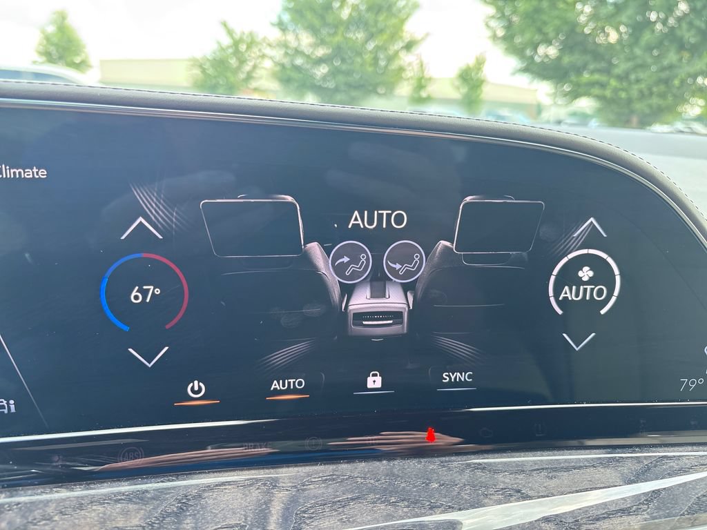 Certified 2021 Cadillac Escalade ESV Premium Luxury AWD/4WD image 38