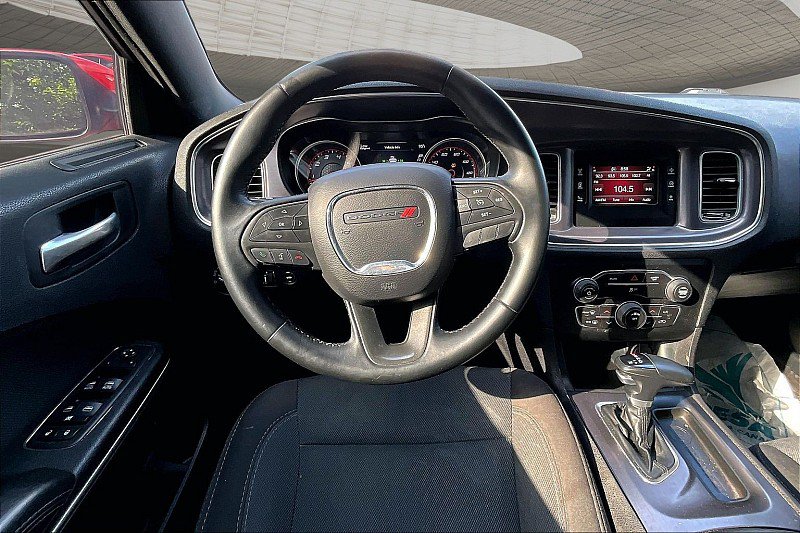 Used 2017 Dodge Charger SE RWD image 4