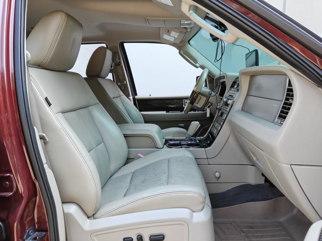 Used 2010 Lincoln Navigator 4WD image 27