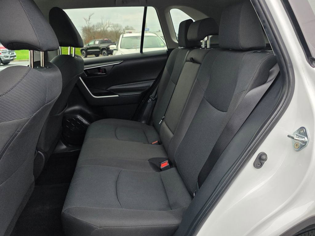 Used 2024 Toyota RAV4 LE AWD/4WD image 30