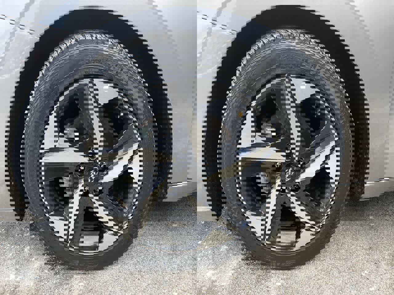 Used 2023 Hyundai Elantra Limited image 37