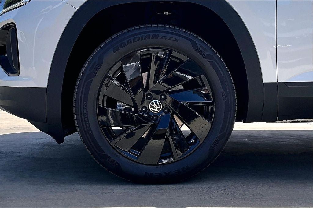 New 2026 Volkswagen Atlas Cross Sport SE FWD image 8