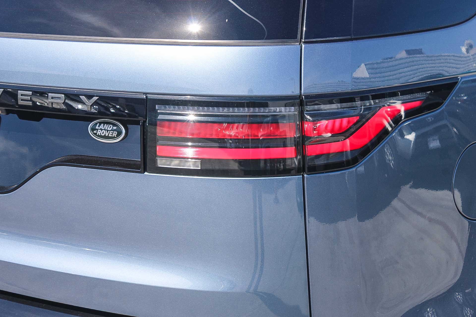 Used 2023 Land Rover Discovery S R-Dynamic image 10