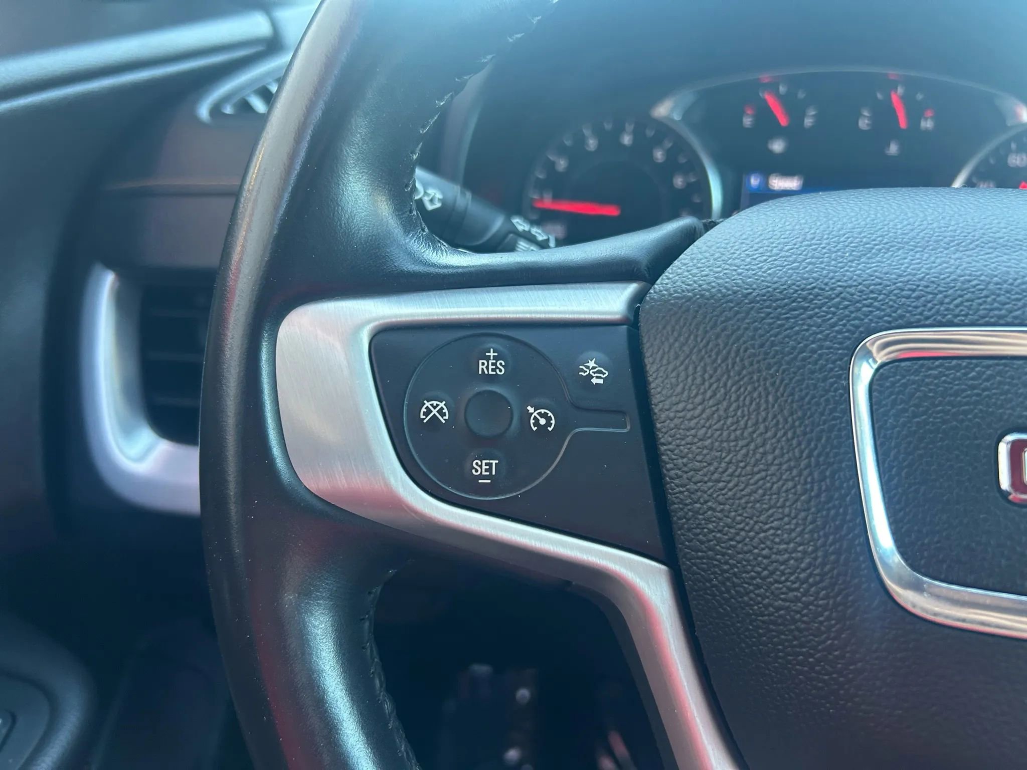 Used 2021 GMC Terrain SLE w/ Driver Convenience Package image 6