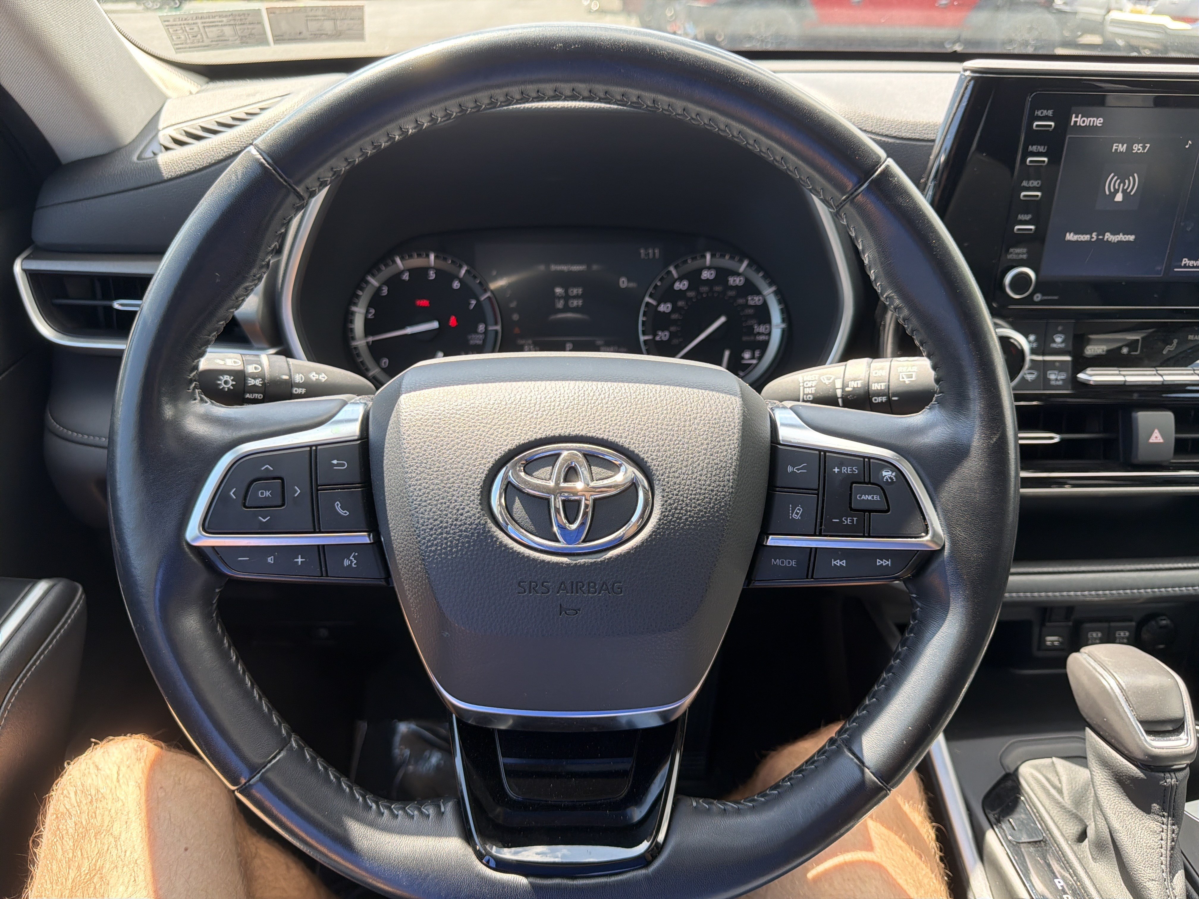 Used 2021 Toyota Highlander XLE AWD/4WD image 18