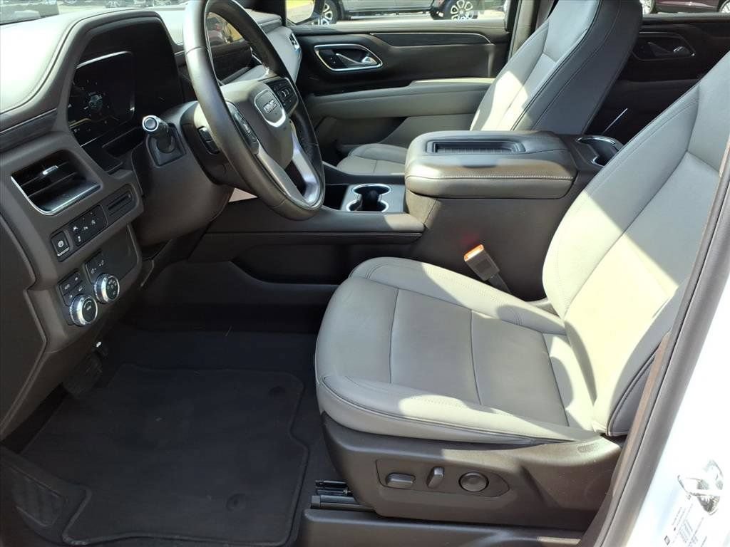 Used 2024 GMC Yukon SLT AWD/4WD image 11