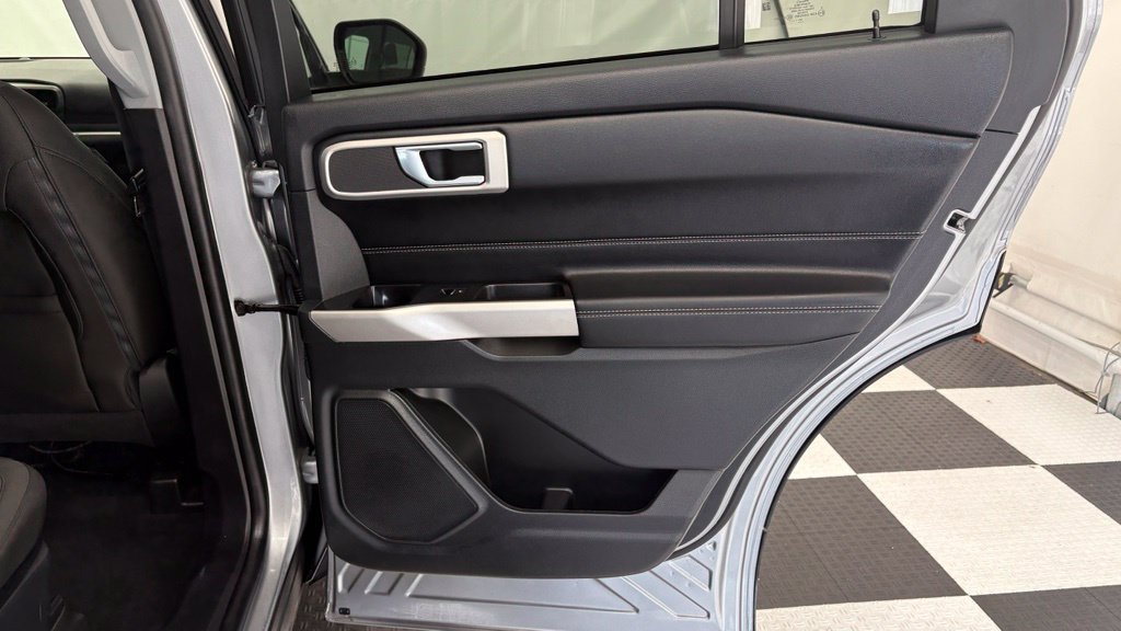 Used 2022 Ford Explorer XLT AWD/4WD image 31
