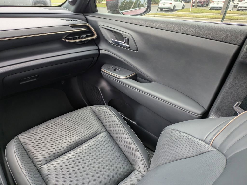 Used 2023 Toyota Crown Limited image 14