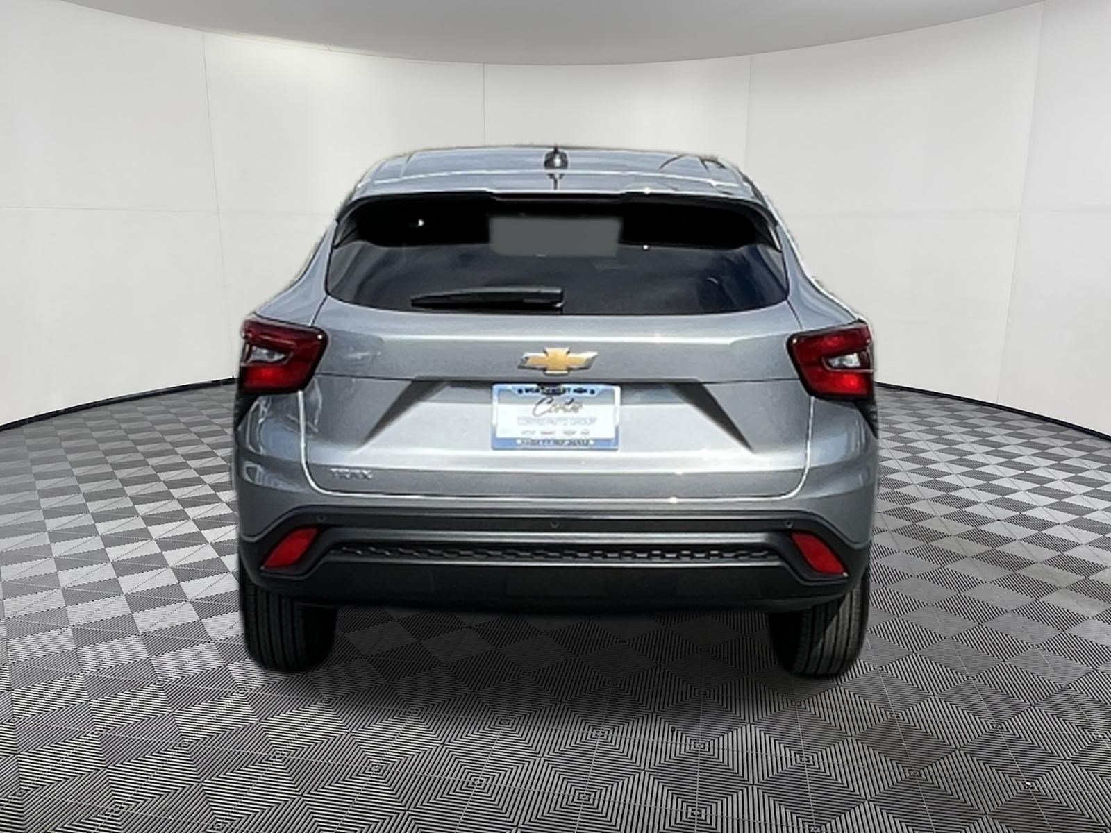 Used 2024 Chevrolet Trax LS w/ Driver Confidence Package FWD image 5