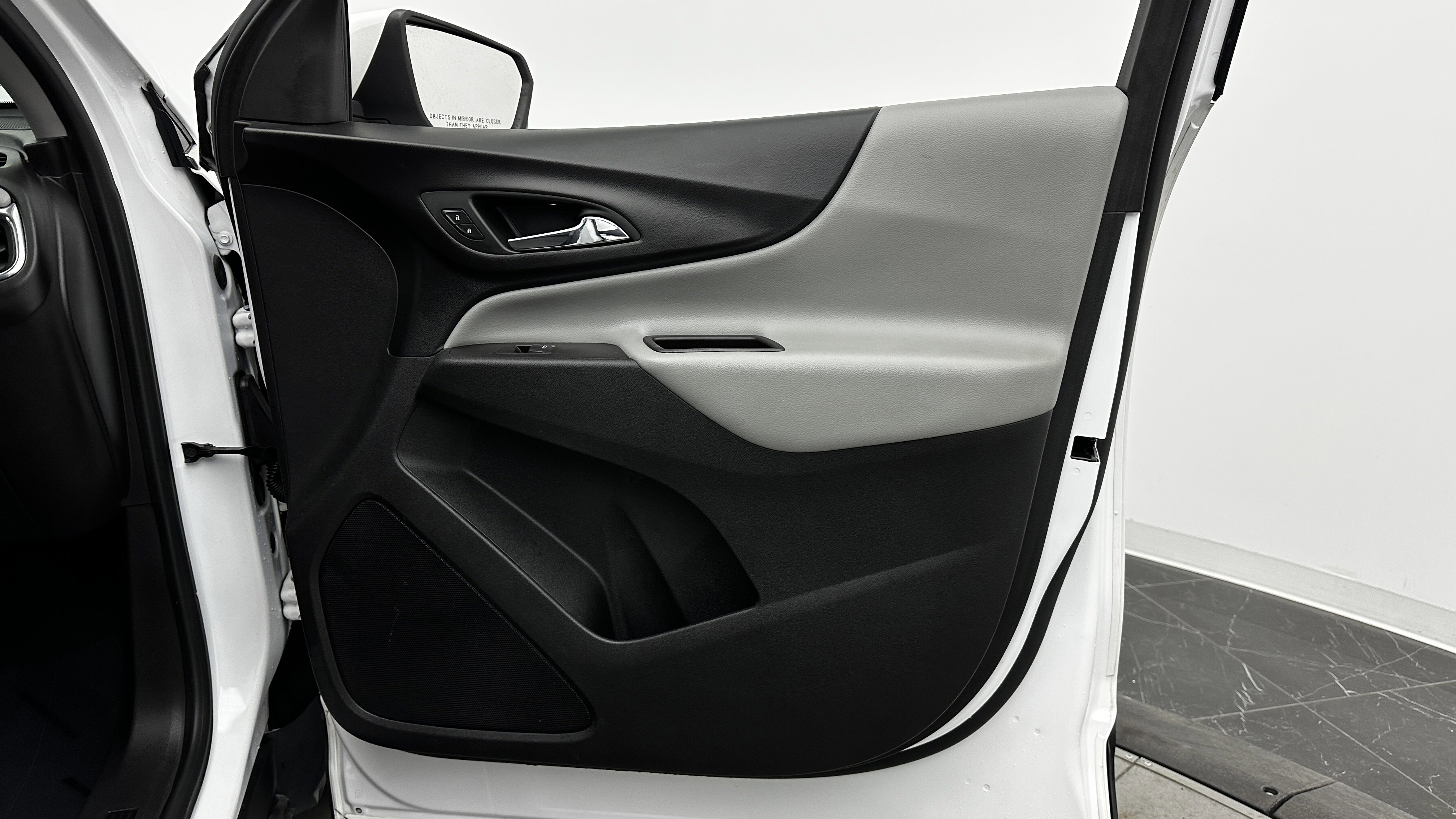 Used 2020 Chevrolet Equinox LT image 32