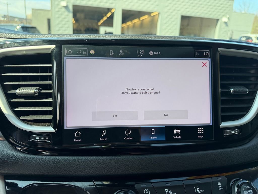 Certified 2024 Chrysler Pacifica Touring-L image 21