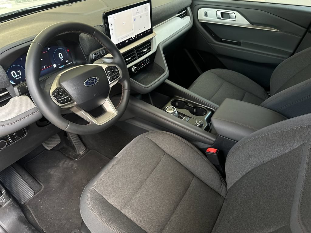 Used 2026 Ford Explorer Active RWD image 9