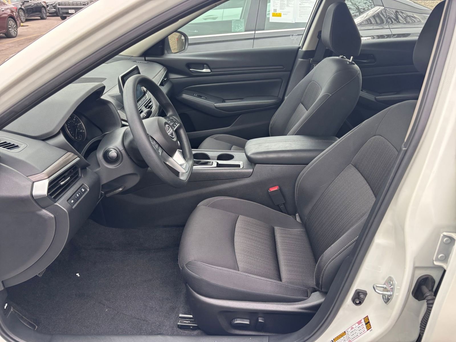 Used 2025 Nissan Altima 2.5 SV image 29