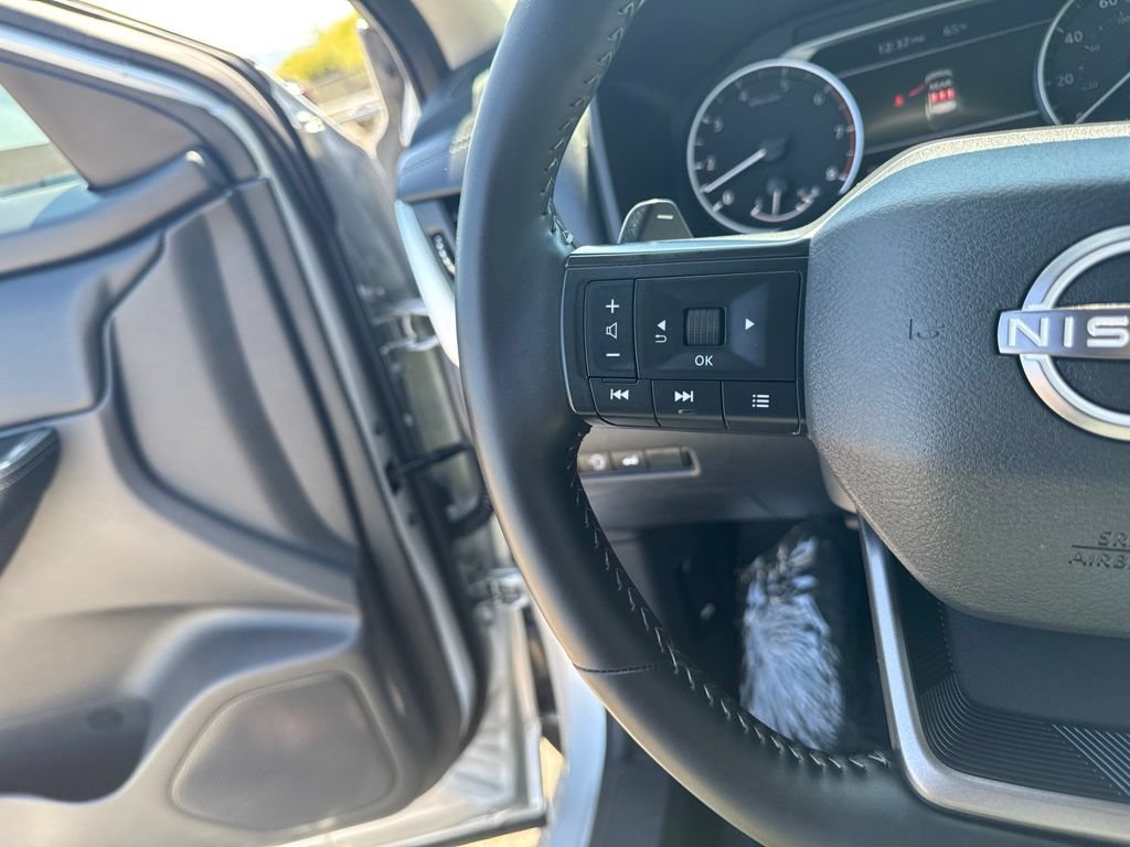Used 2025 Nissan Rogue SV FWD image 23